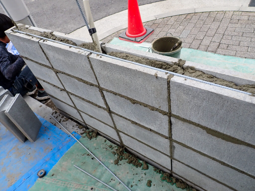 リフォーム外構 塀の中の鉄筋