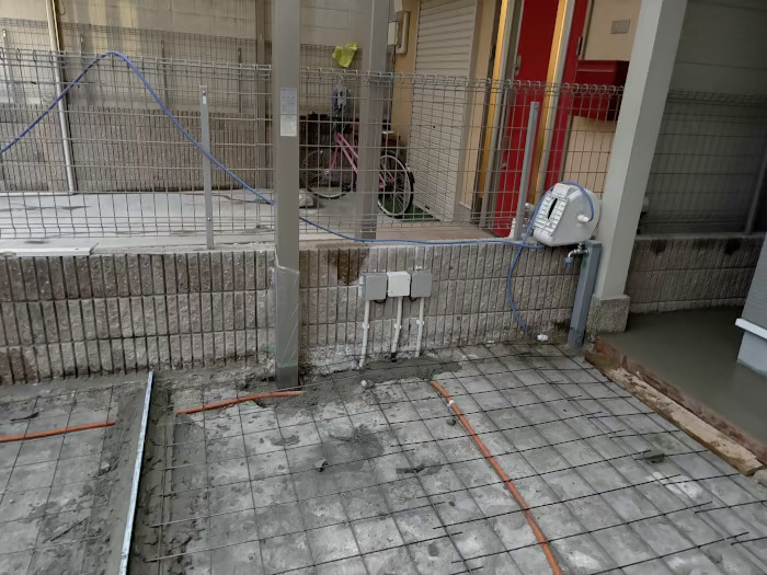 京都の外構工事店　ホリーガーデンの施工レポート。電気配線写真。