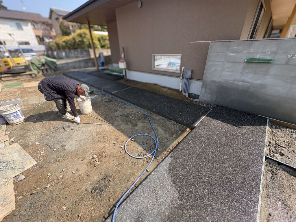 京都の外構デザイン会社ホリーガーデンの施工ブログ「洗い出しの流し」